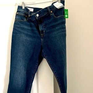 Gap Girlfriend jeans size 32 never worn dark wash, no distressing ankle length